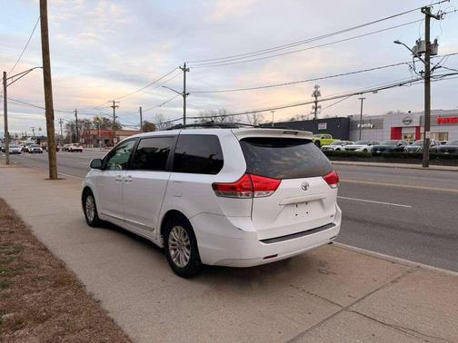 2013 Toyota Sienna XLE