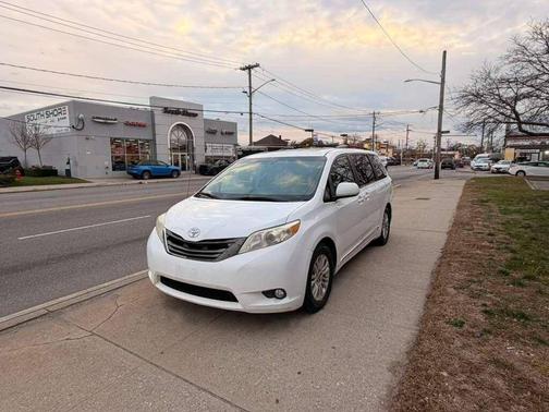 2013 Toyota Sienna XLE