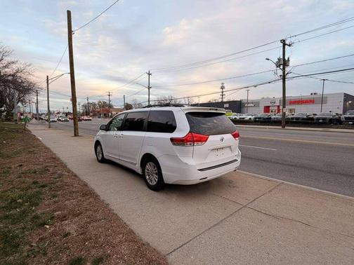 2013 Toyota Sienna XLE