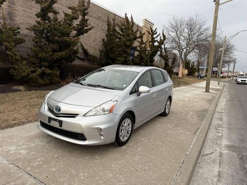 2012 Toyota Prius v Five