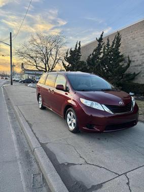 2011 Toyota Sienna LE