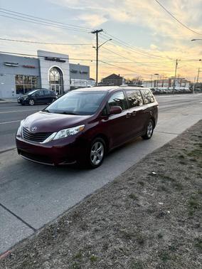 2011 Toyota Sienna LE
