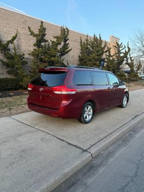 2011 Toyota Sienna LE