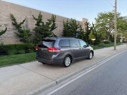 2013 Toyota Sienna XLE