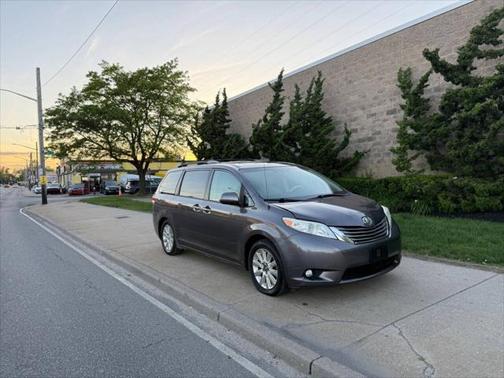 2013 Toyota Sienna XLE