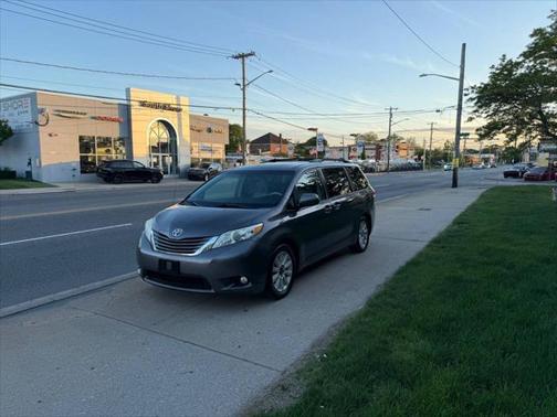 2013 Toyota Sienna XLE