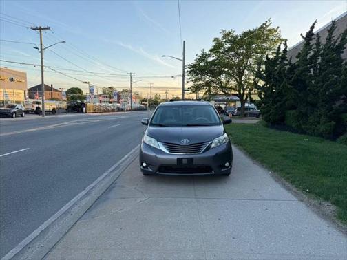 2013 Toyota Sienna XLE