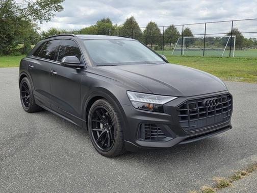 Mythos Black Metallic 2022 Audi Q8 55 Prestige