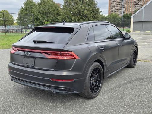 Mythos Black Metallic 2022 Audi Q8 55 Prestige