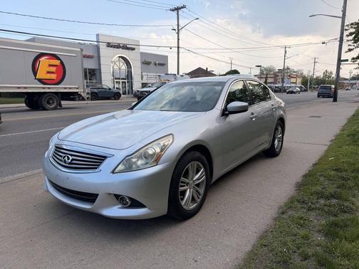 Gray 2013 INFINITI G37x Base
