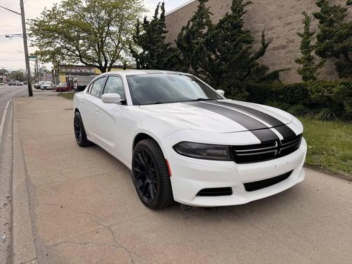 White 2015 Dodge Charger SE