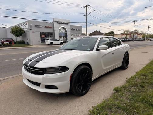 White 2015 Dodge Charger SE