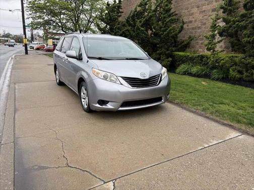 2012 Toyota Sienna LE