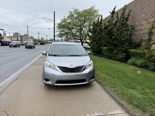 2012 Toyota Sienna LE