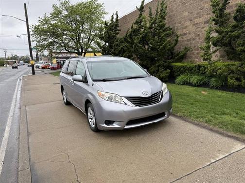 2012 Toyota Sienna LE