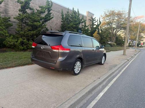 2011 Toyota Sienna LE