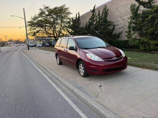 2010 Toyota Sienna LE