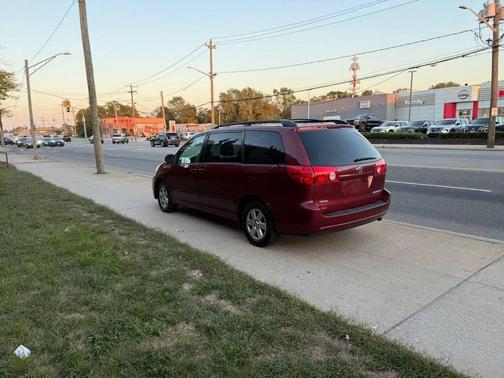 2010 Toyota Sienna LE
