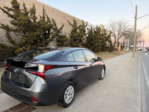 2021 Toyota Prius LE