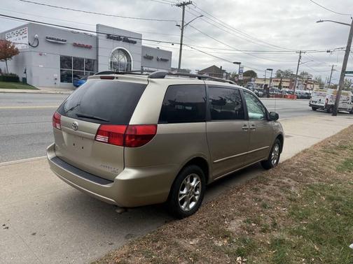 2004 Toyota Sienna LE
