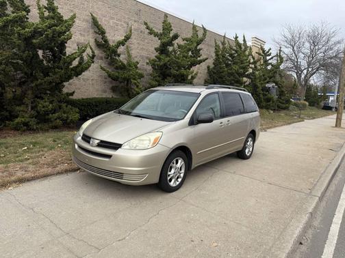 2004 Toyota Sienna LE