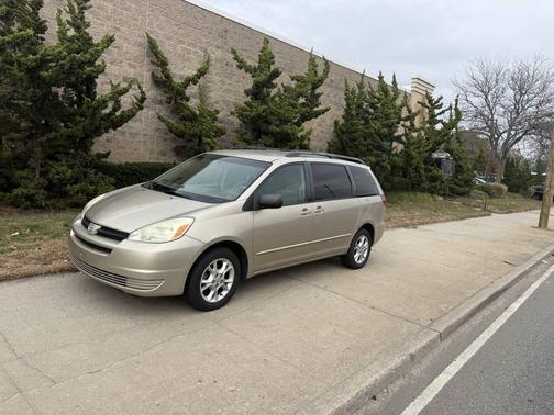 2004 Toyota Sienna LE