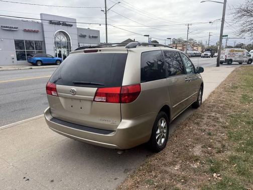 2004 Toyota Sienna LE