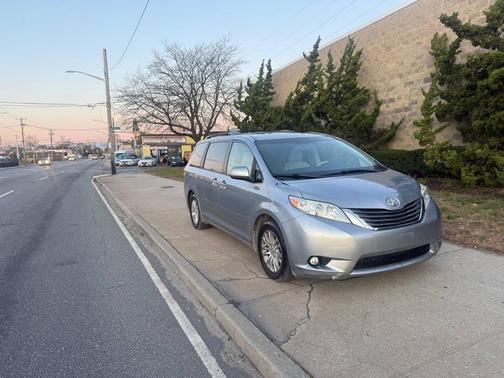 2013 Toyota Sienna XLE