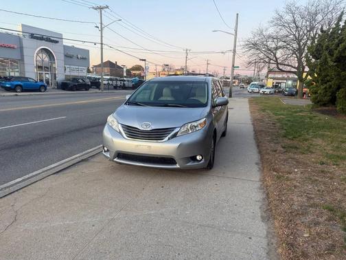 2013 Toyota Sienna XLE