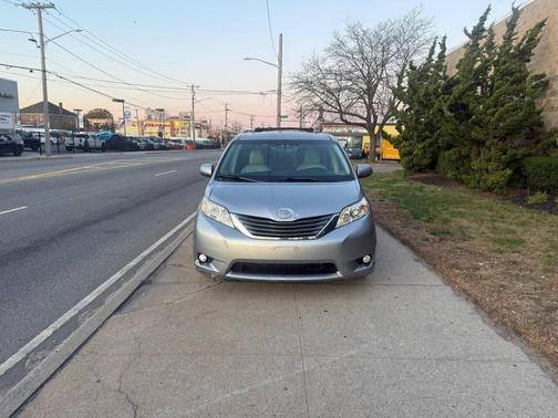 2013 Toyota Sienna XLE