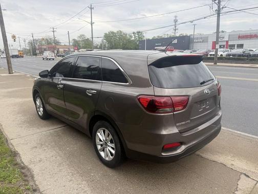 Brown 2019 Kia Sorento LX