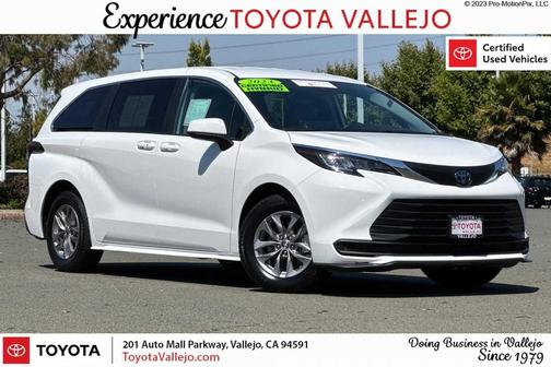 2023 Toyota Sienna LE