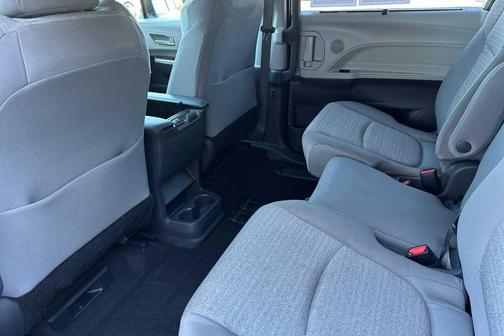 2021 Toyota Sienna LE