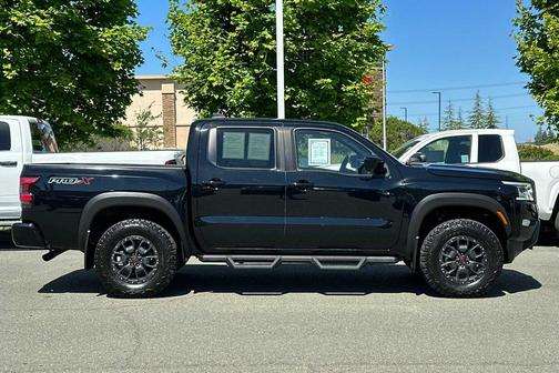 Super Black 2022 Nissan Frontier PRO-X