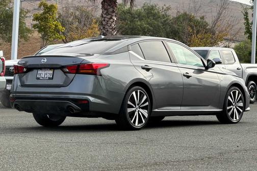 2022 Nissan Altima SR FWD
