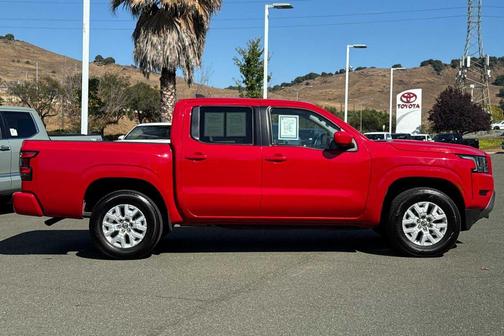 2023 Nissan Frontier SV