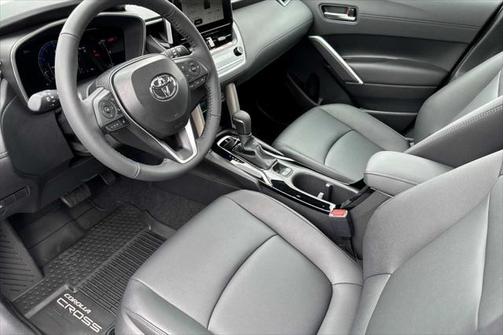 2025 Toyota Corolla Cross XLE