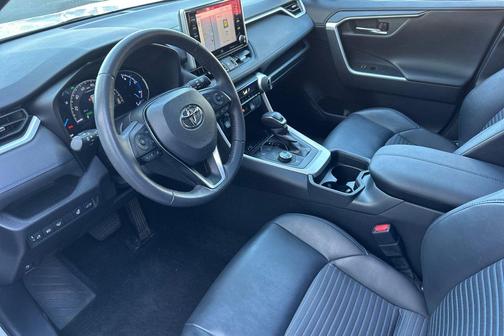 Blizzard Pearl/Midnight Black Metallic 2021 Toyota RAV4 Hybrid SE