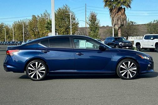 2021 Nissan Altima SR FWD