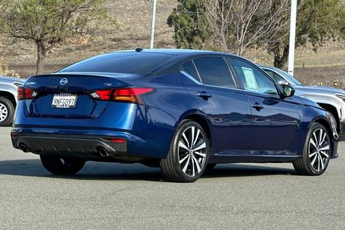 2021 Nissan Altima SR FWD