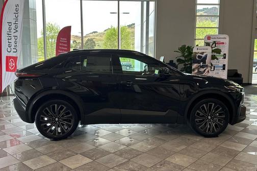 Midnight Black Metallic 2026 Toyota C-HR XSE