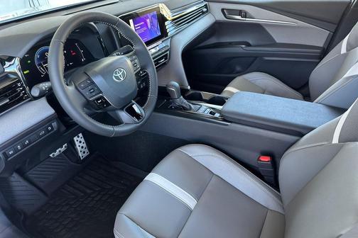 Ice Cap 2026 Toyota Camry SE