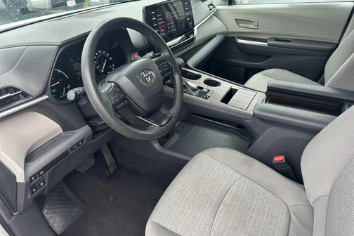 2024 Toyota Sienna LE