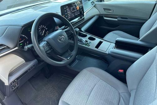 2022 Toyota Sienna LE