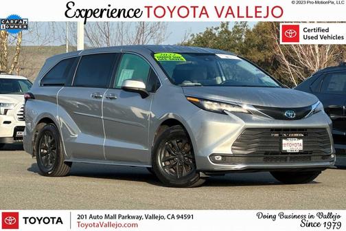 2022 Toyota Sienna LE