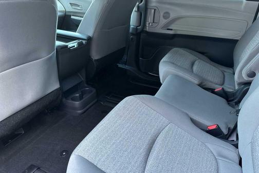 2022 Toyota Sienna LE