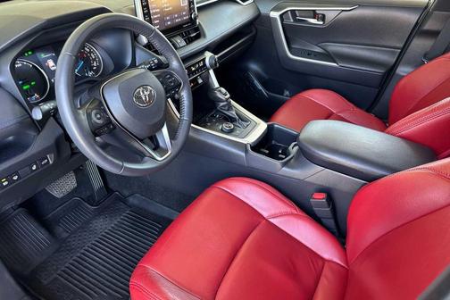 2022 Toyota RAV4 Hybrid SE