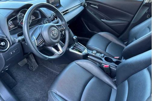 2020 Toyota Yaris Sedan XLE