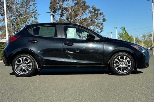 2020 Toyota Yaris Sedan XLE