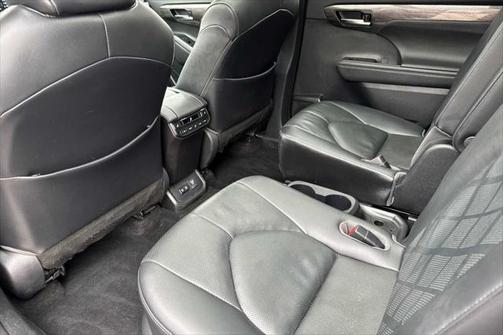 2020 Toyota Highlander Hybrid Platinum